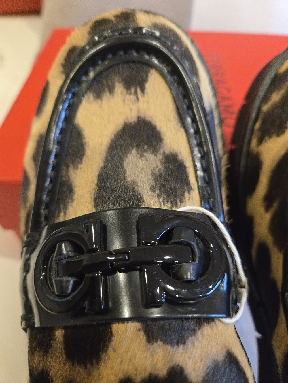 Ferragamo Women's Ofelia Leopard Real Haircalf Loafer Gancini Size 9 and 9.5 NWB - Picture 11 of 16